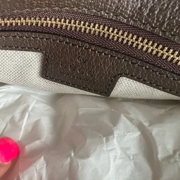 Like new Gucci purse. Only worn once. Receipt is in photos. - Picture 3 of 8